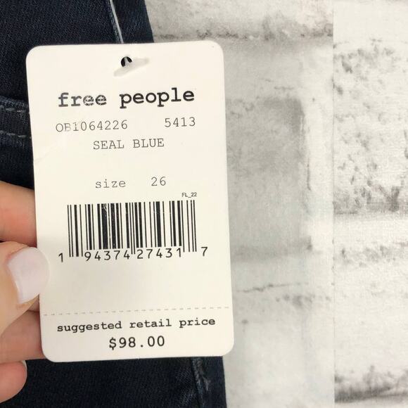Free People Ivy Mid Rise Skinny Released Hem Jeans Seal Blue Sz. 26 NEW - Picture 7 of 12